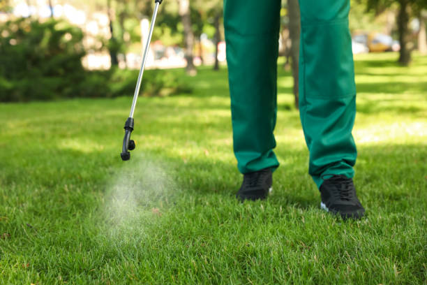 Best Commercial Pest Control Services  in Menomonee Falls, WI